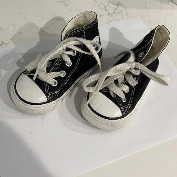 Converse toddler size 5 chuck taylor - Picture 1 of 3